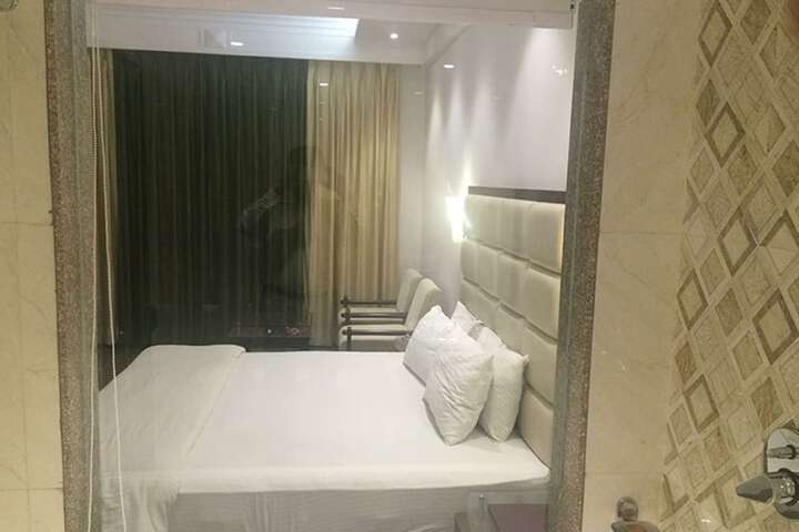 Room 10 of 40