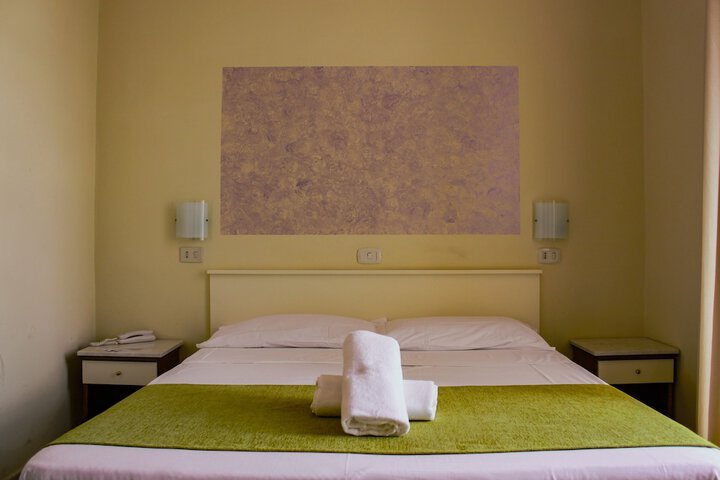 Room 9 of 79