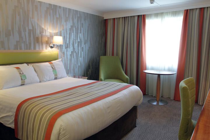 Room 2 of 130