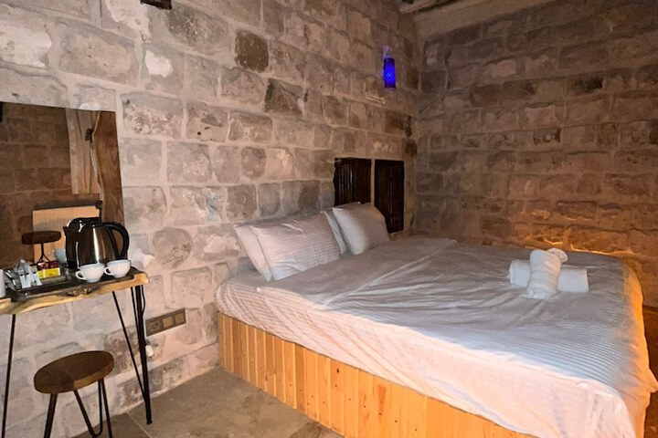 Room 48 of 79