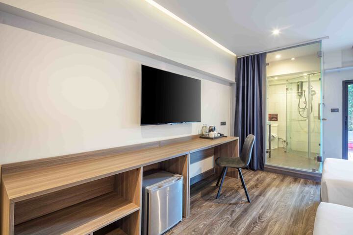 Room 12 of 96