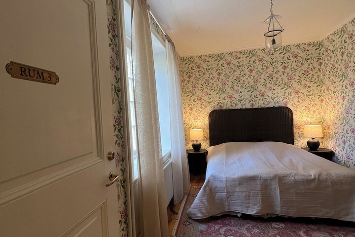 Room 9 of 43