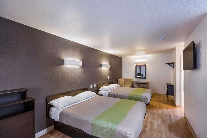 Room 9 of 35