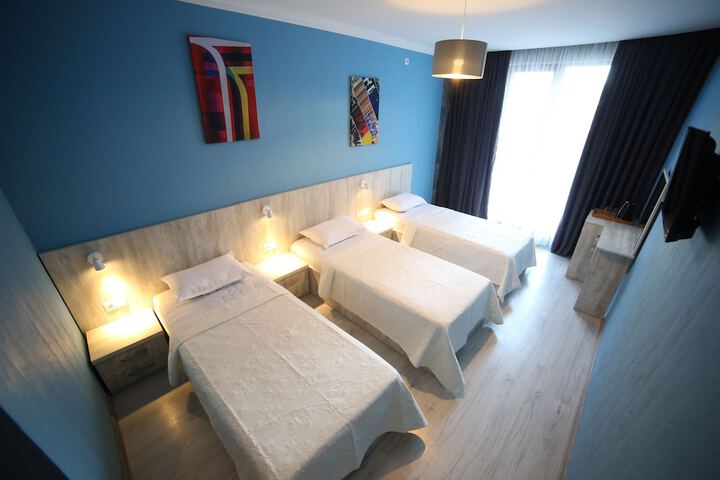 Room 12 of 48