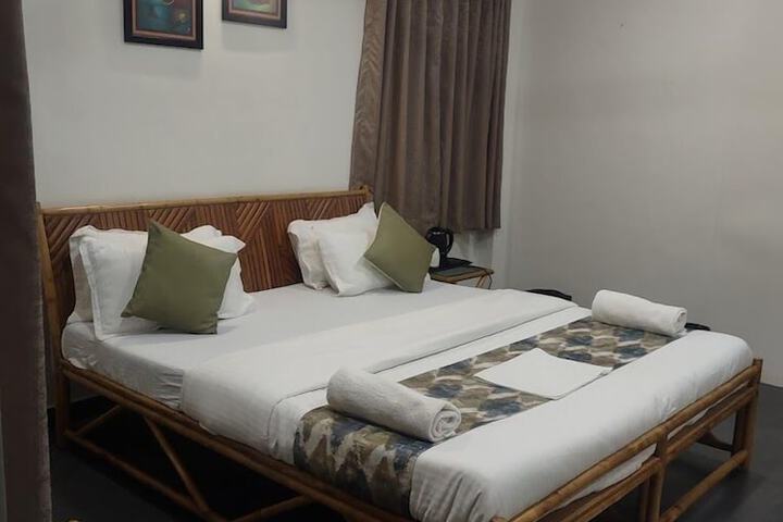 Room 4 of 14