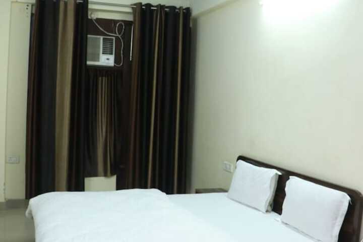 Room 5 of 16