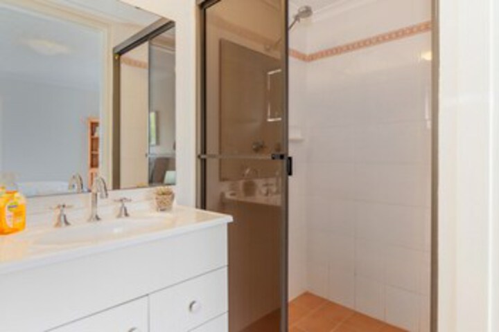 Room 4 of 20