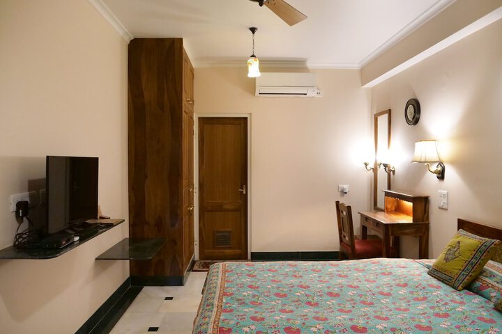 Room 19 of 182