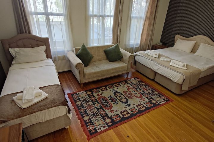 Room 27 of 104