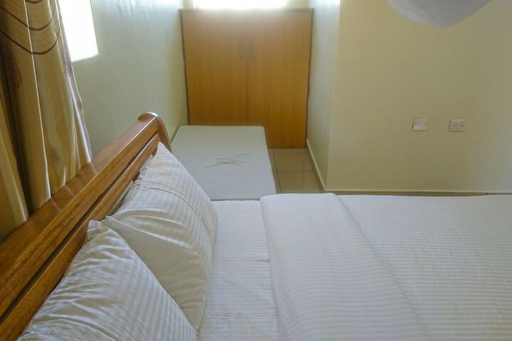 Room 5 of 32
