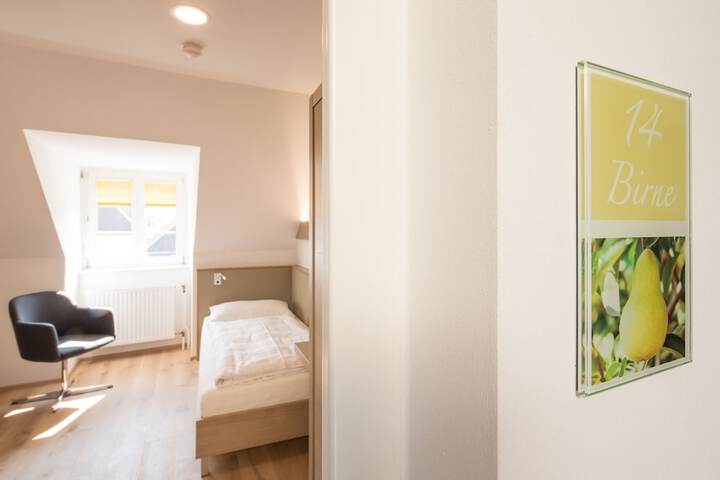 Room 9 of 38