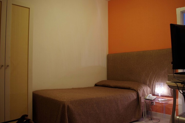 Room 10 of 85