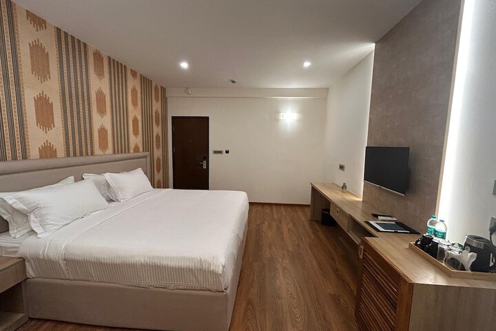 Room 8 of 43
