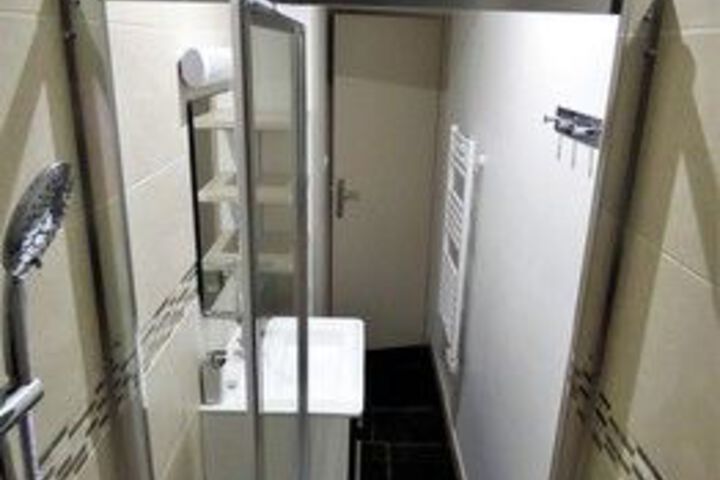 Room 4 of 12