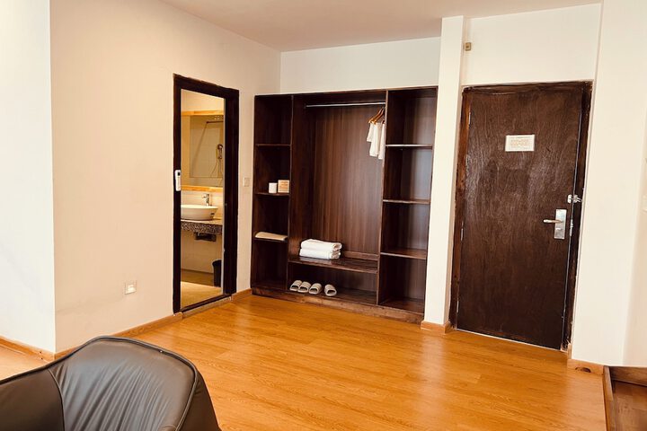 Room 18 of 33