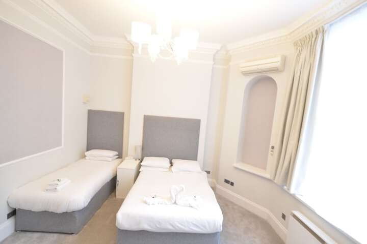 Room 75 of 371