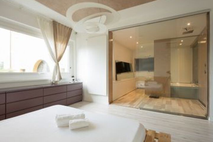 Room 6 of 22