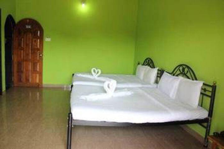 Room 4 of 10