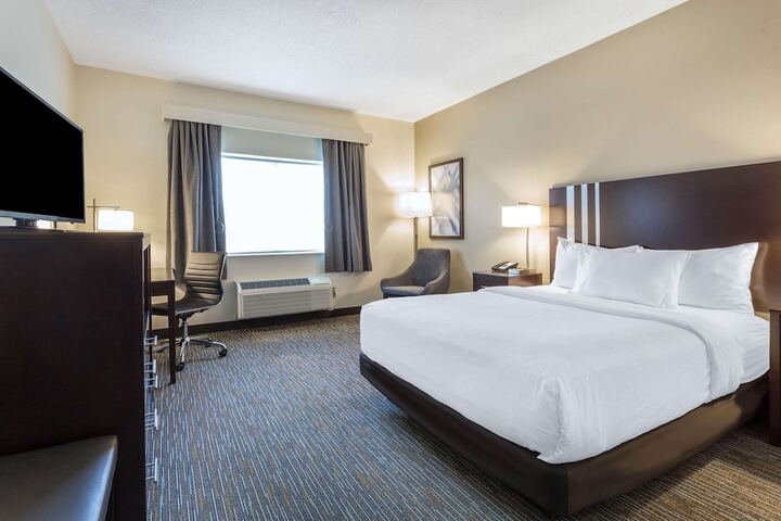 1 Queen Bed Accessible Room (4 of 18)