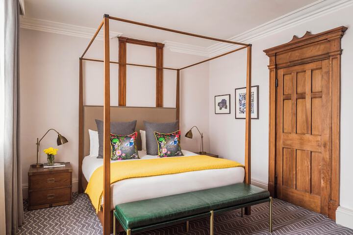 Room 21 of 217