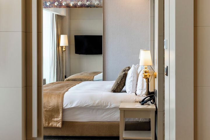 Room 32 of 86