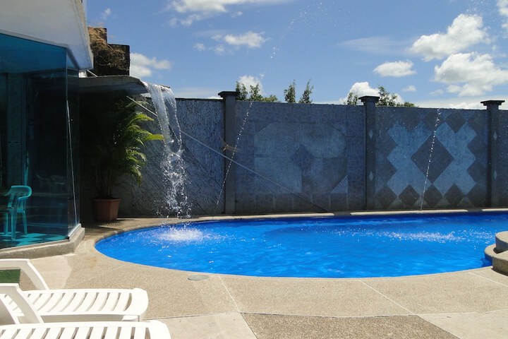 Pool 18 of 30