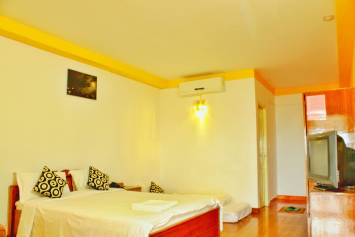 Room 3 of 32