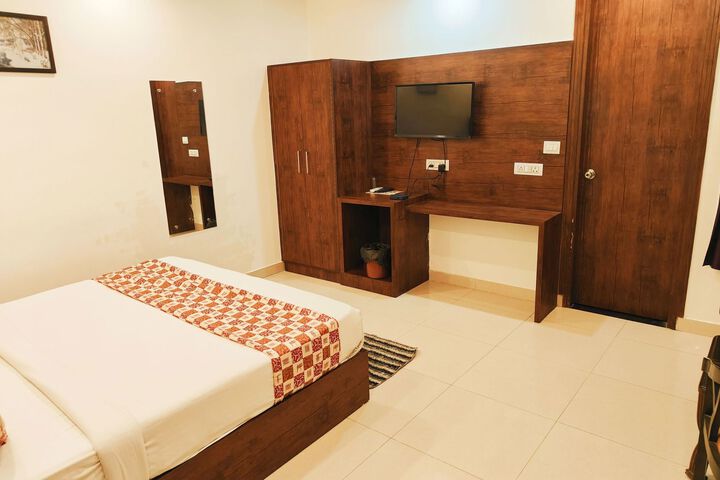Hotel 6 of 12
