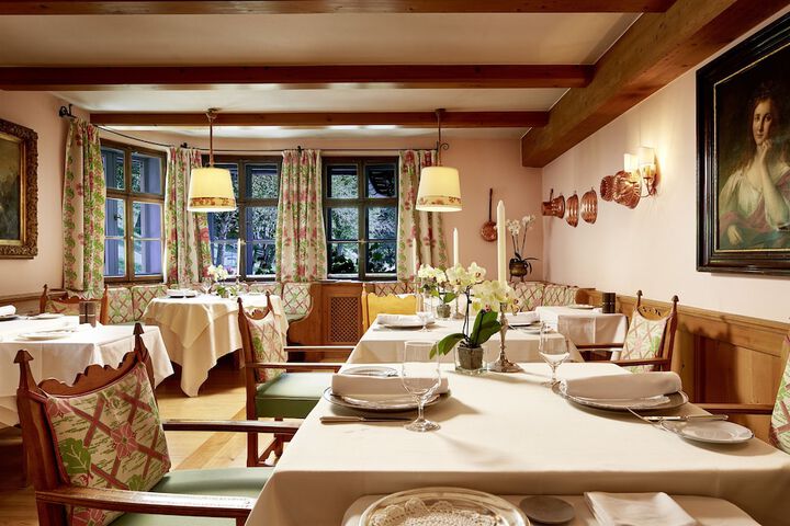Dining 46 of 53