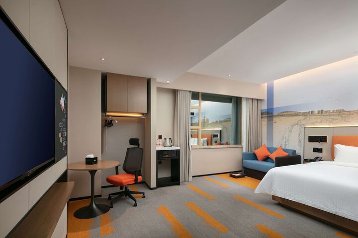 Room 13 of 42