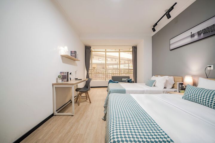 Room 5 of 80