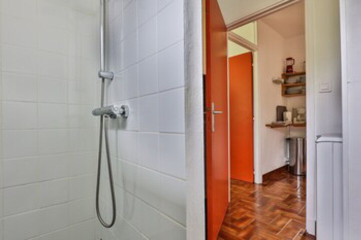 Room 2 of 16