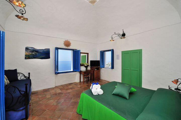 Room 8 of 94