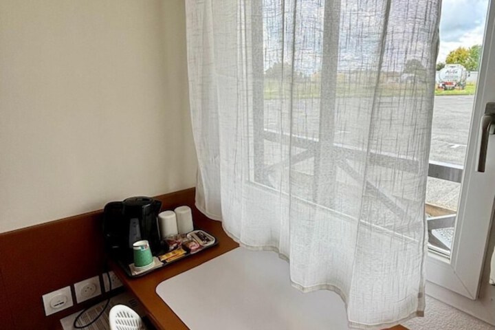 Room 6 of 17