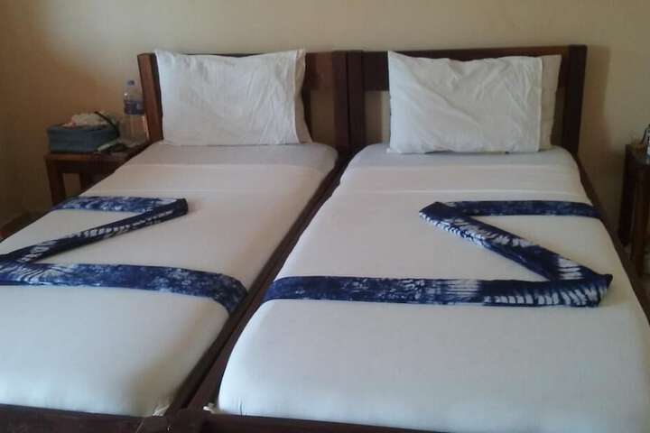 Room 10 of 14