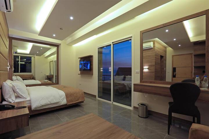 Room 10 of 105