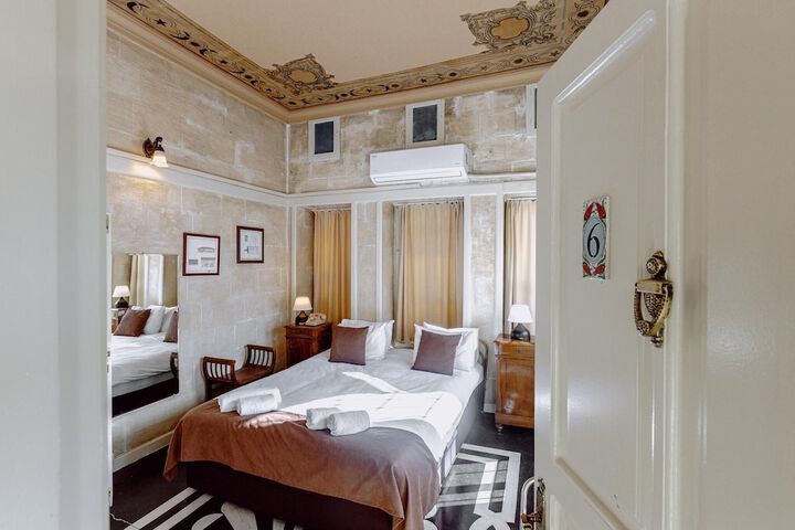 Room 89 of 182