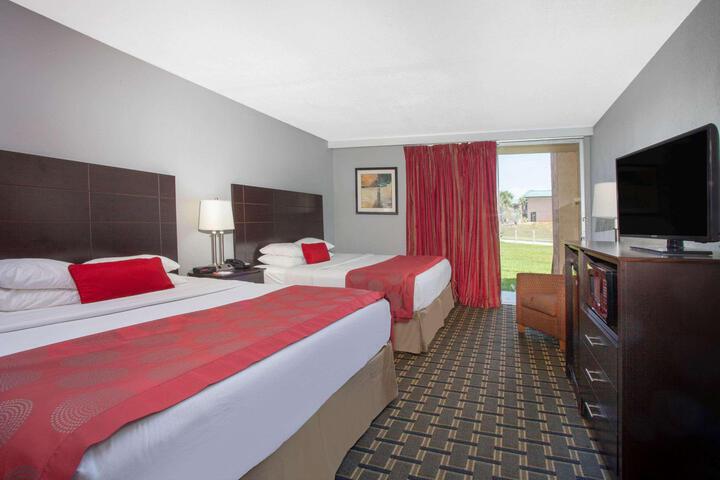 1 King Bed (3 of 14)