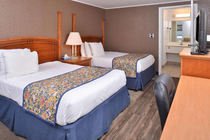 2 Double Beds (9 of 14)