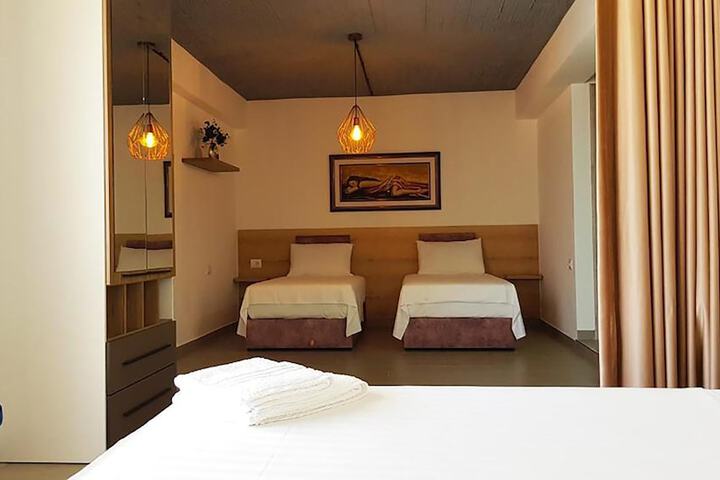 Room 12 of 86