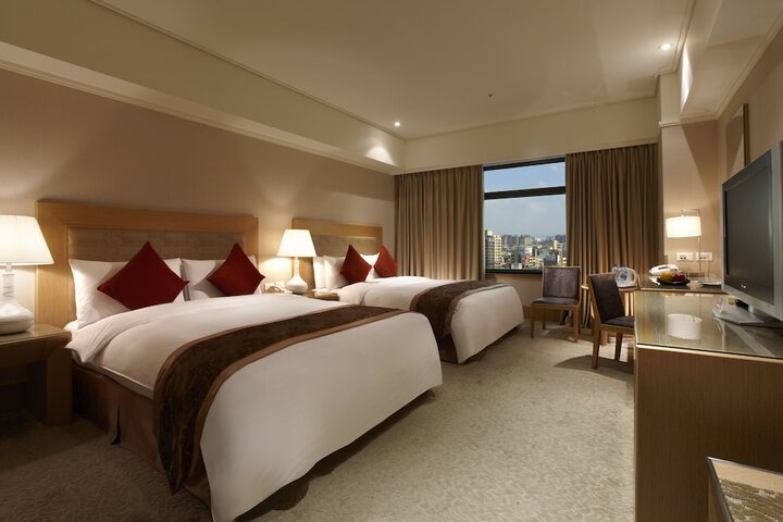 Room 4 of 40