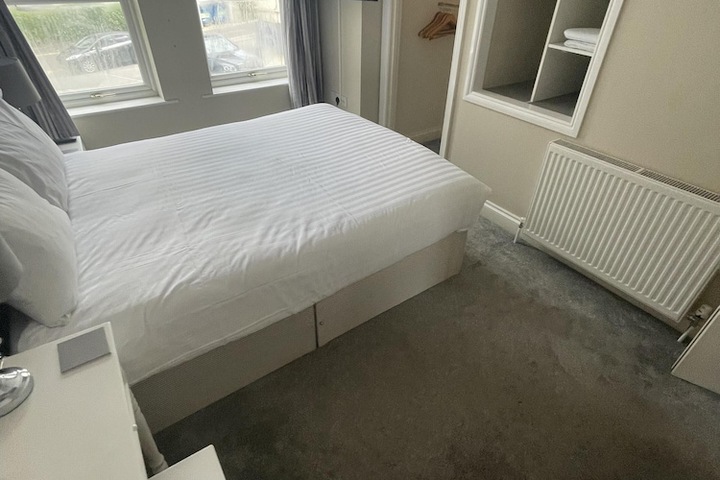 Room 30 of 193