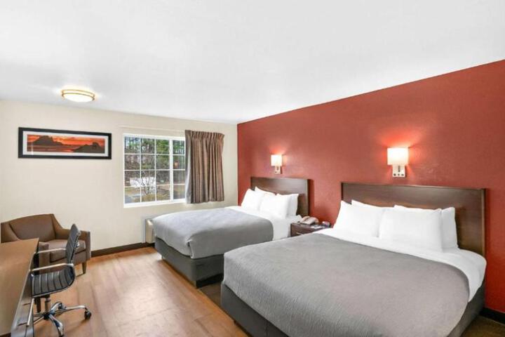 1 Queen Bed Accessible (4 of 6)