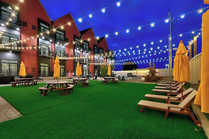 Hotel Exterior 58 of 64