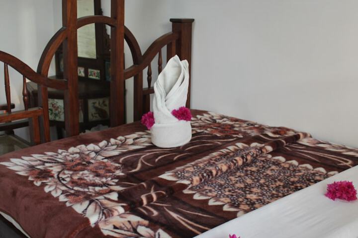Room 5 of 18