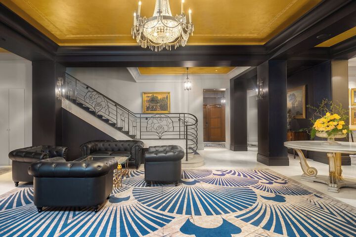 Ballroom/Hall 154 of 200