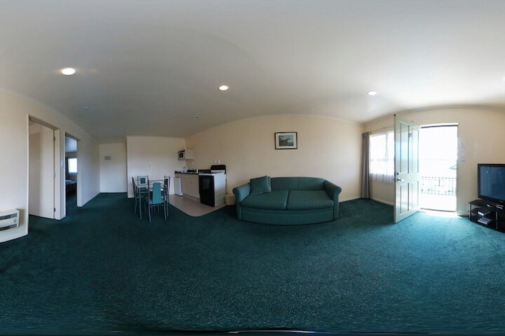 Room 17 of 32