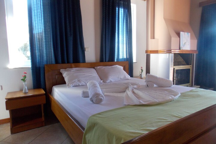 Room 8 of 74