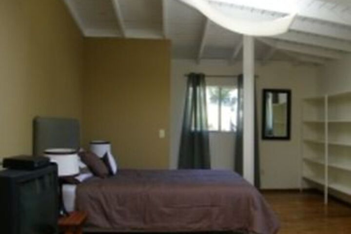 Room 4 of 18