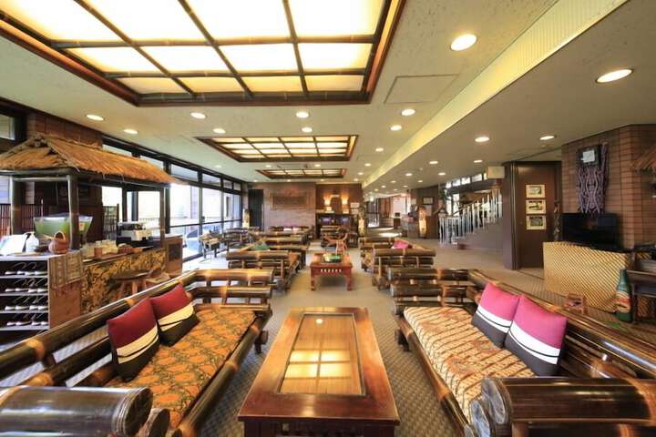 Entrance & Lobby